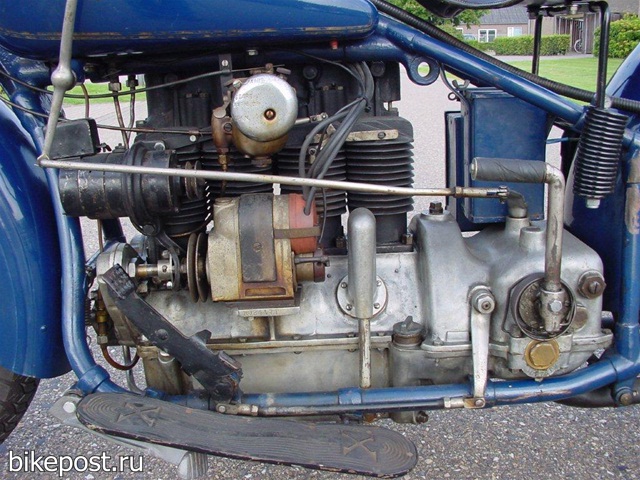 Старинный мотоцикл Henderson KJ 1930