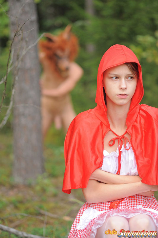     / Little Red Riding Hood gets a surprise (2011) HD 720