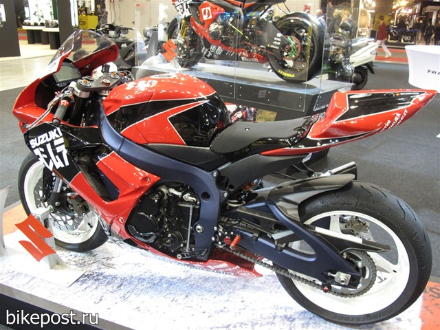 Мотоцикл Suzuki GSX-R600 Yoshimura на EICMA 2011