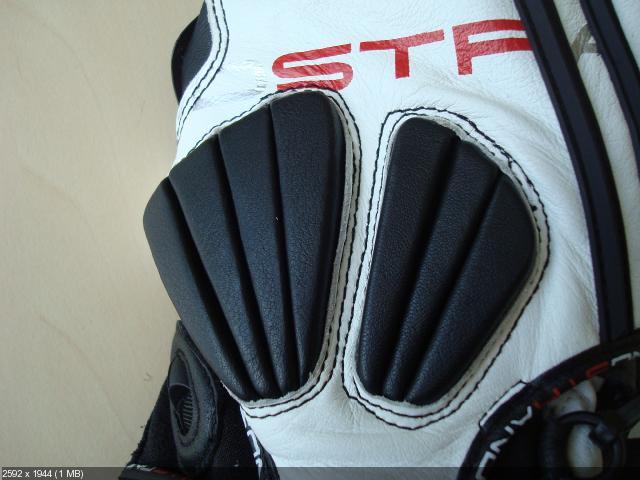 Спортивные кожаные перчатки STR Arrox